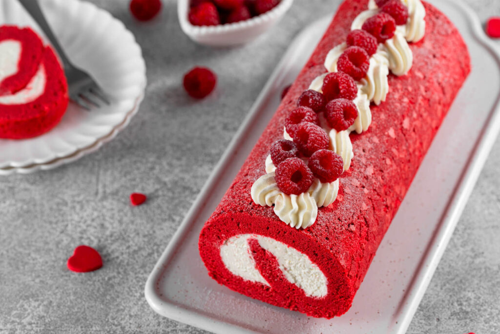 Red Velvet Rollkuchen – Biskuitrollkuchen & Frischkäse-Frosting