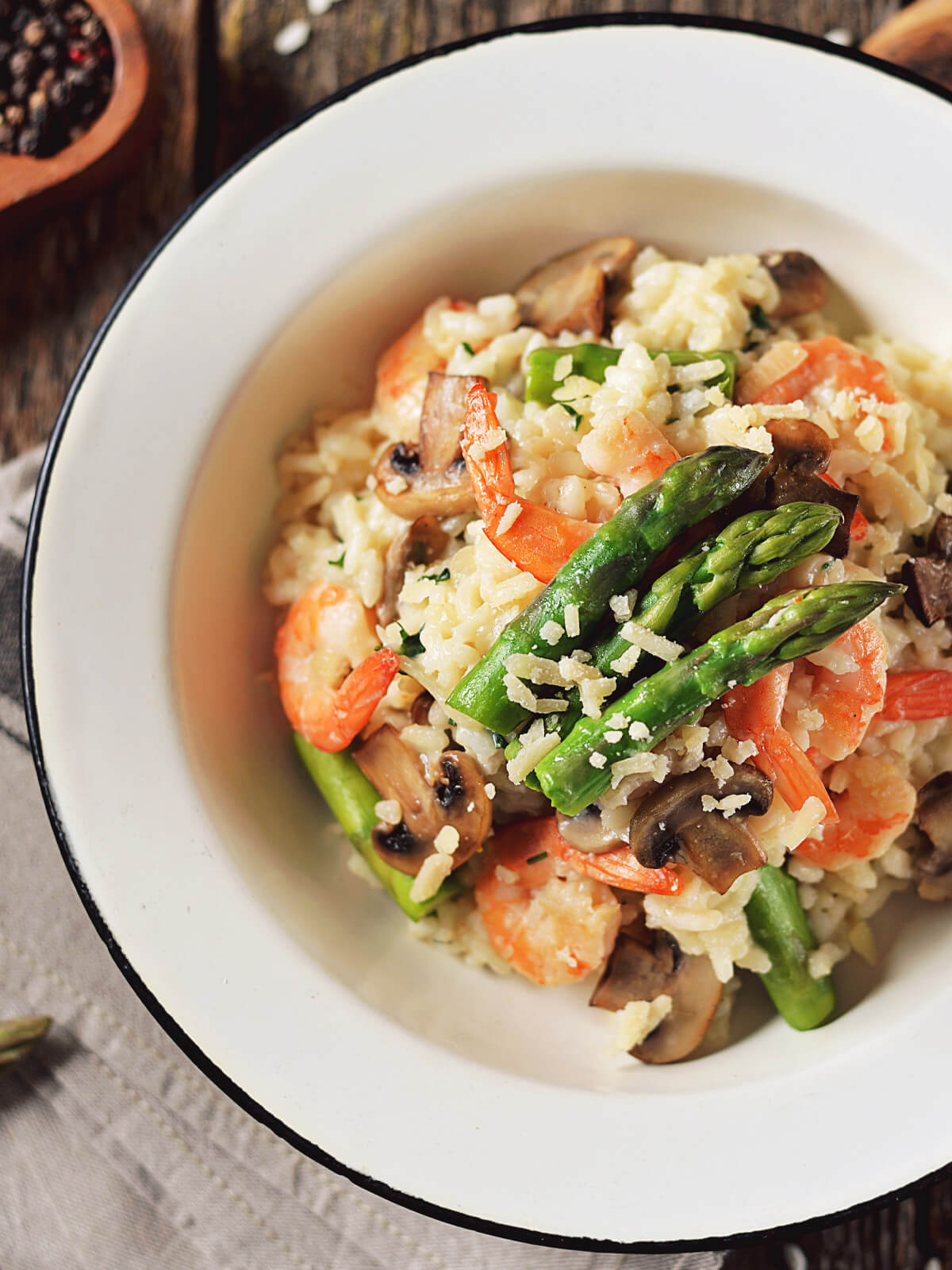 Risotto mit Garnelen, Champignons und grünem Spargel