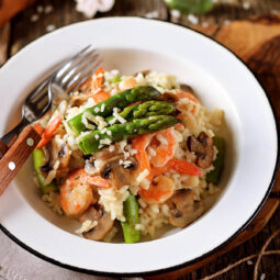 Risotto mit Garnelen, Champignons und grünem Spargel