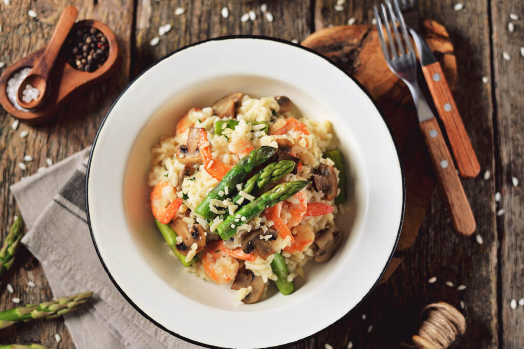 Risotto mit Garnelen, Champignons und grünem Spargel