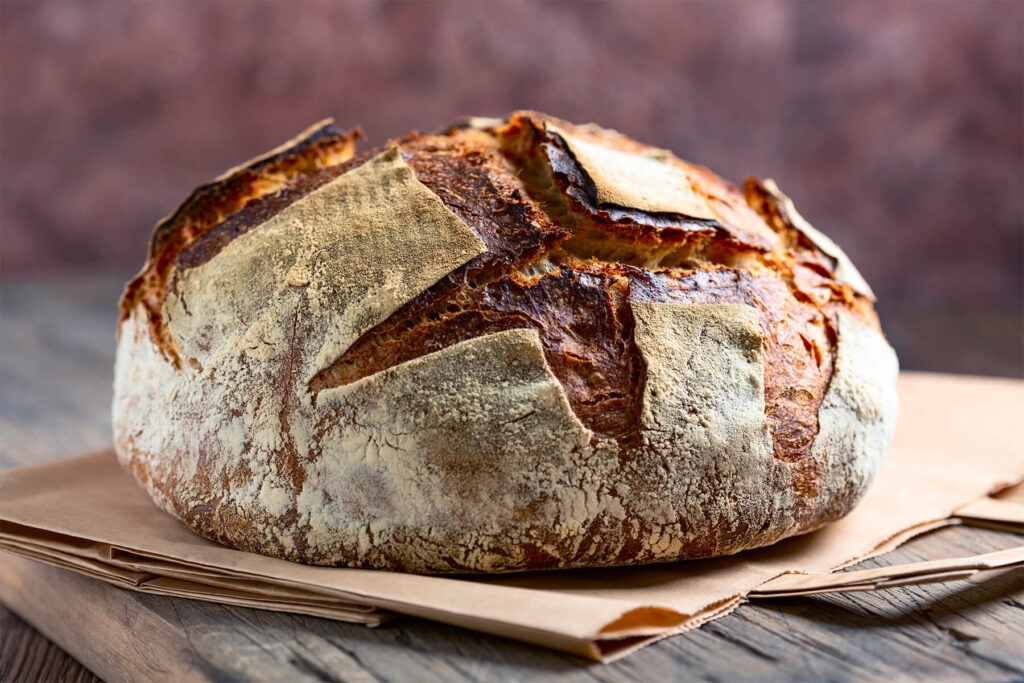 Rustikales Weizen-Roggen-Sauerteigbrot – kräftige Krume, dicke Kruste