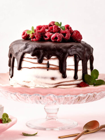Schoko-Pancake-Torte mit Himbeeren