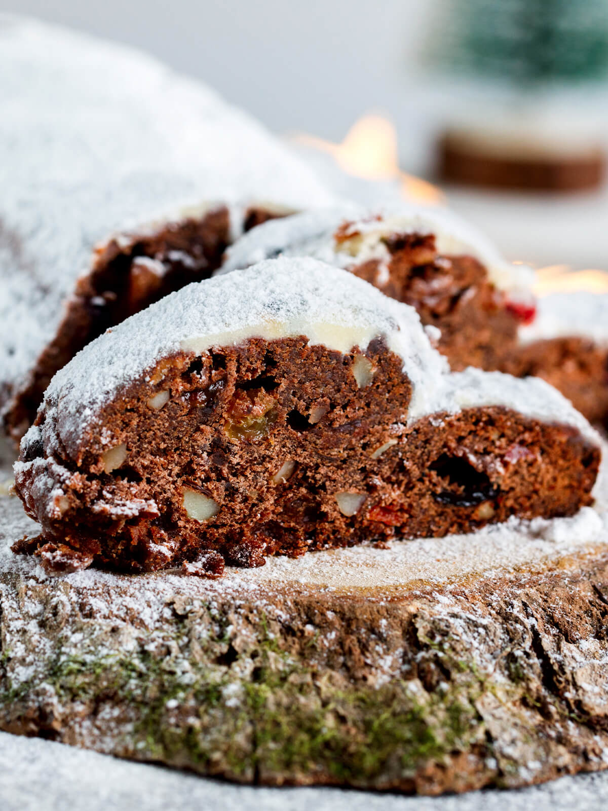 Schoko-Stollen mit Puderzucker
