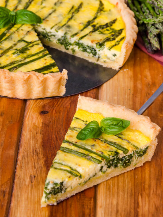 Spargel-Tarte angerichtet