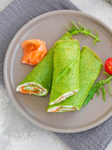 Spinat-Crêpes gerollt