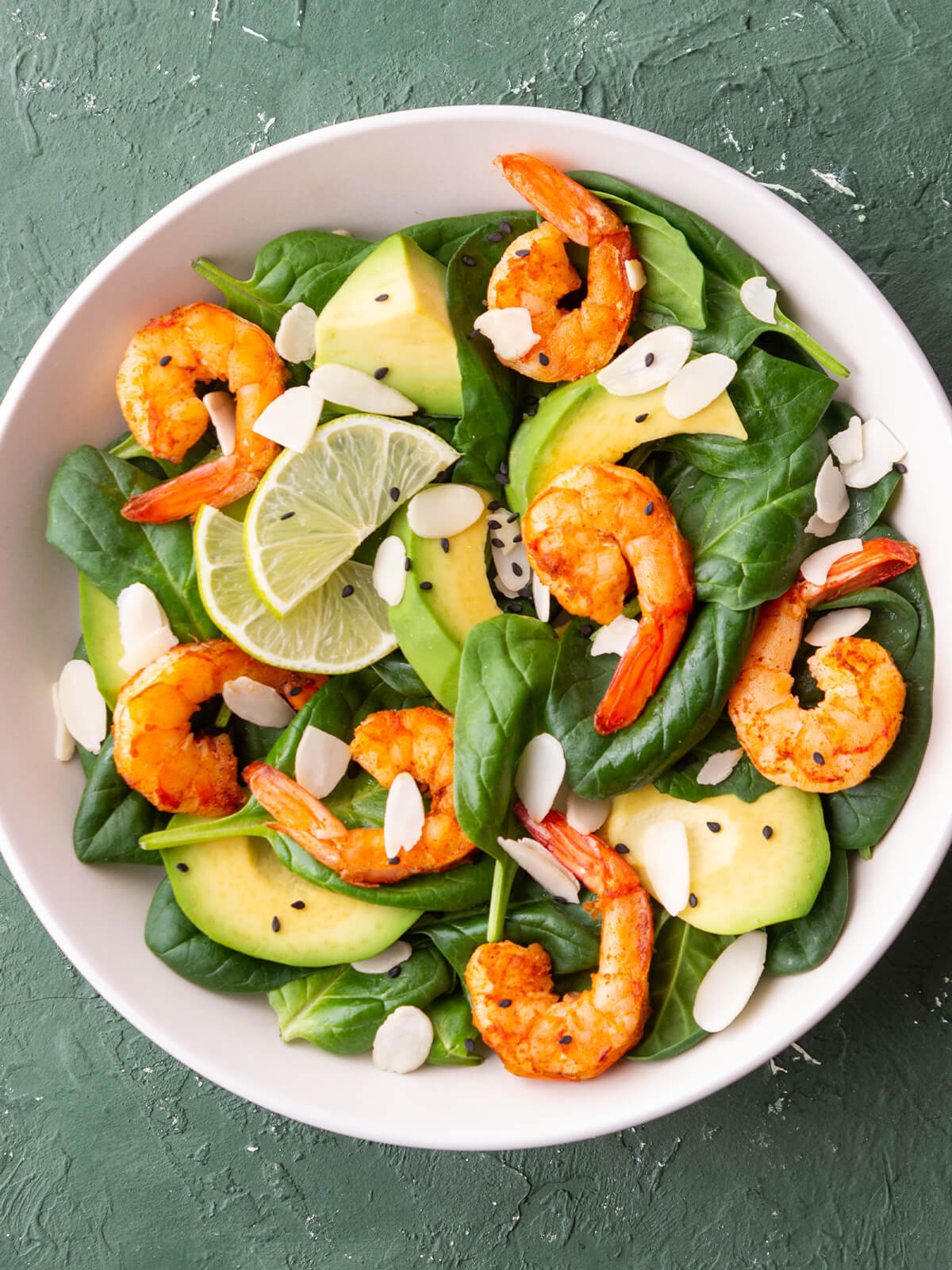 Spinat-Garnelen-Salat angerichtet