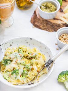 Tagliatelle mit Brokkoli in cremiger Sahnesoße