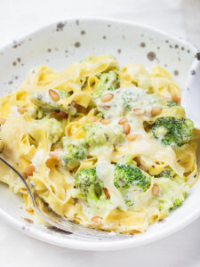 Tagliatelle mit Brokkoli-Pesto