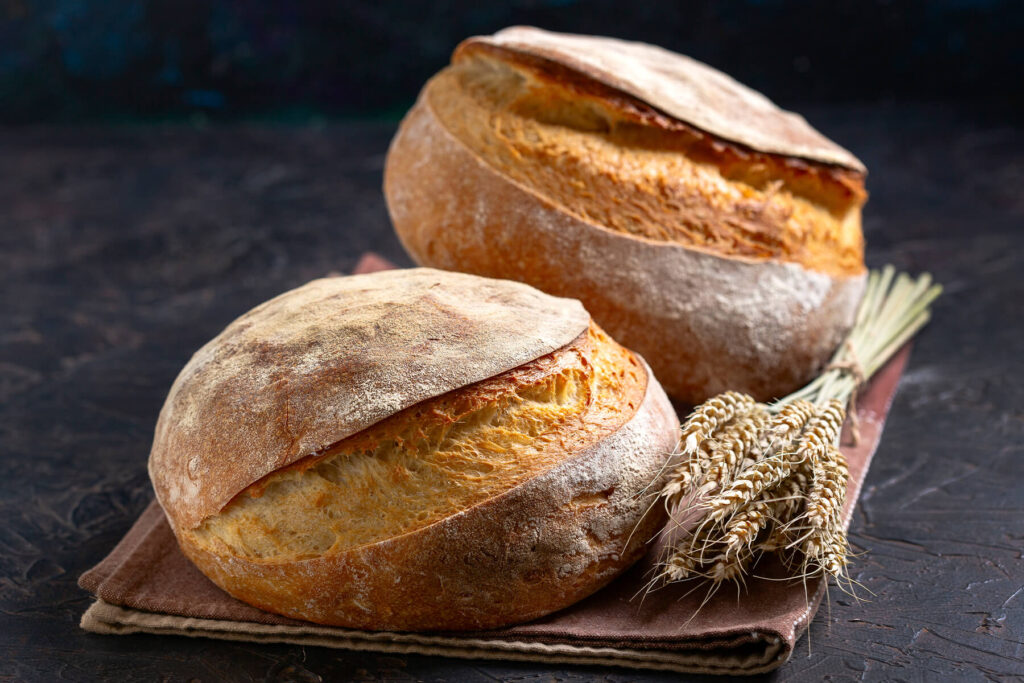 Tartine Country Bread – handwerkliches Sauerteigbrot mit offener Krume und karamellisierter Kruste