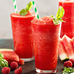 Wassermelonen-Himbeer-Slushie – Sommergetränk ohne Zucker
