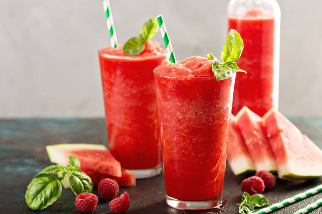Wassermelonen-Himbeer-Slushie – Sommergetränk ohne Zucker