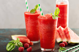 Wassermelonen-Himbeer-Slushie – Sommergetränk ohne Zucker