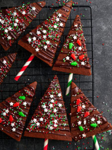 Weihnachtliche Brownie-Tannenbäume