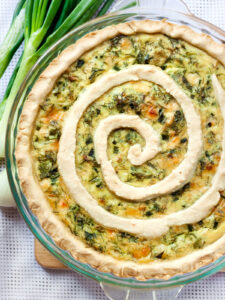 Ziegenkäse-Quiche mit Frühlingszwiebeln