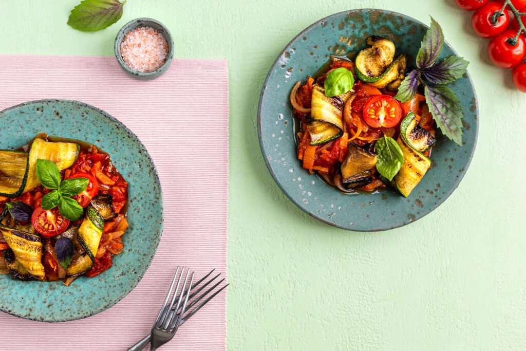 Zucchini-Gemüse-Pfanne in Tomatensauce – schnelles Sommer-Hauptgericht