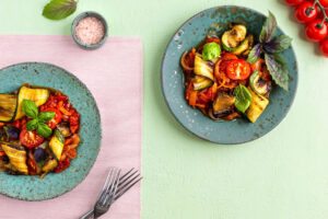 Zucchini-Gemüse-Pfanne in Tomatensauce – schnelles Sommer-Hauptgericht