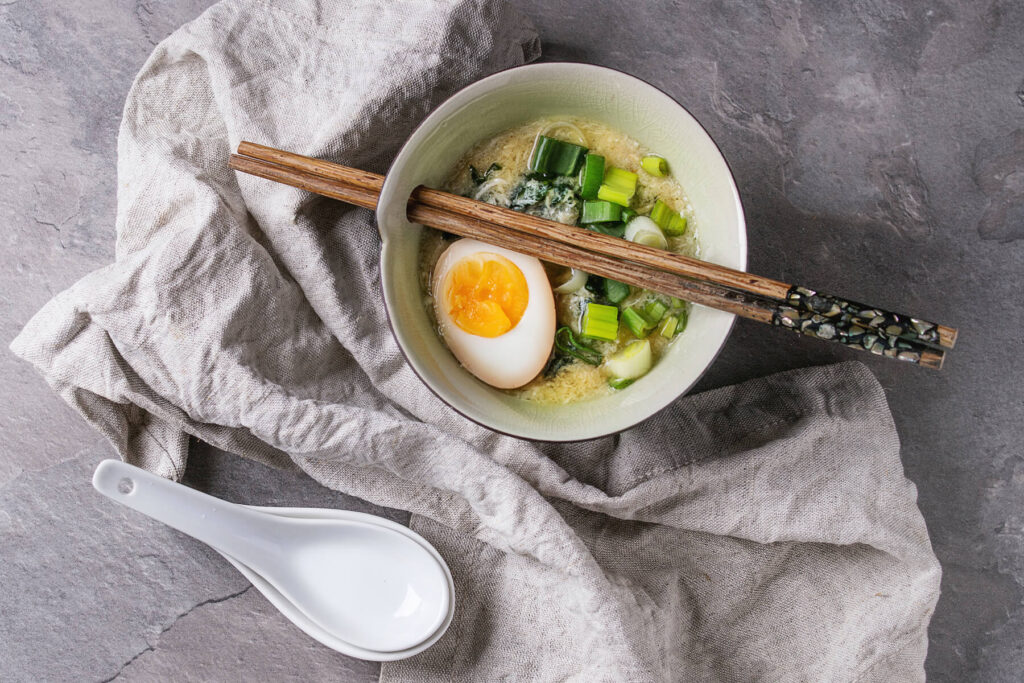 Asiatische Eier-Spinat-Suppe