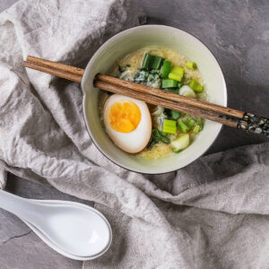 Asiatische Eier-Spinat-Suppe