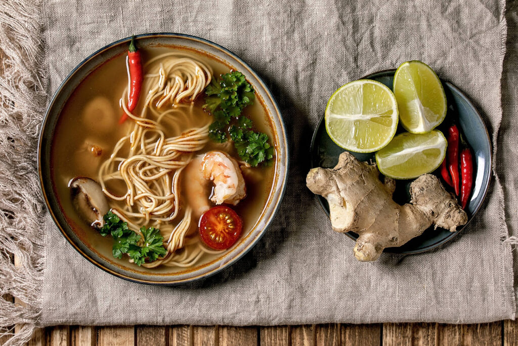Asia-Nudelsuppe mit Garnelen und Shiitake – aromatisch-würzige Brühe in 30 Minuten