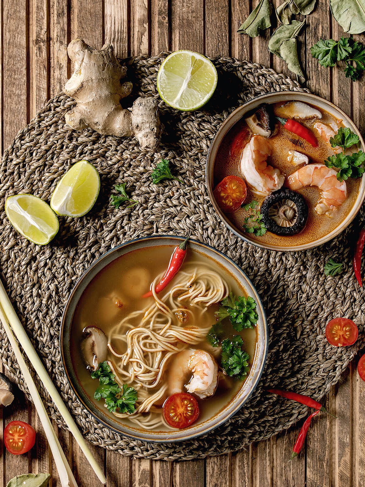 Asia-Nudelsuppe mit Garnelen und Shiitake