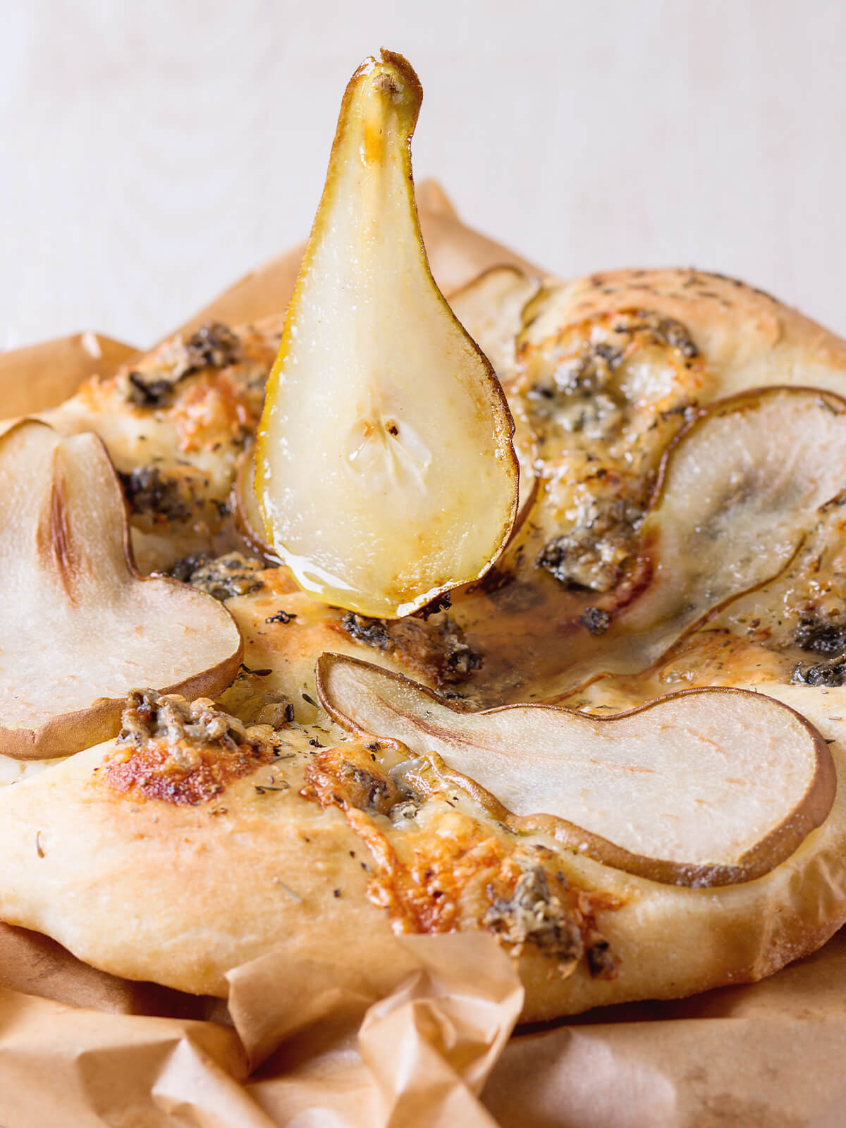 Birne-Gorgonzola-Pizza mit Honig