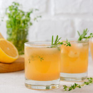 Birnen-Limonade mit Kräutern