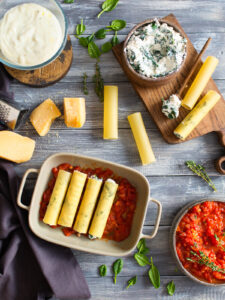 Cannelloni mit Spinat-Ricotta, Tomatensauce und Mozzarella