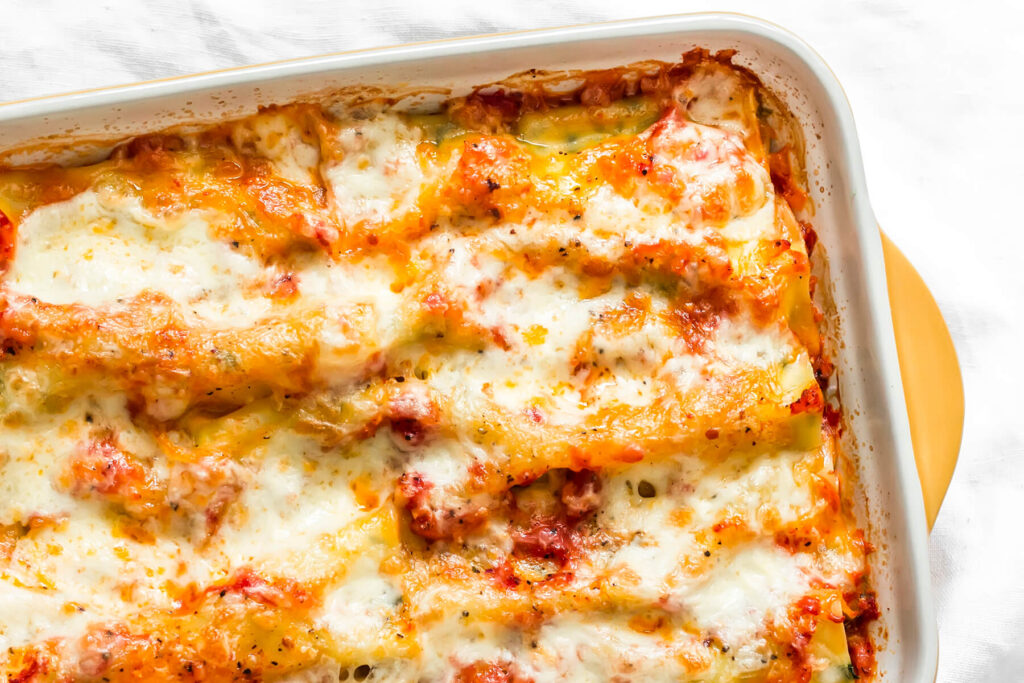 Cannelloni mit Spinat-Ricotta, Tomatensauce und Mozzarella – der italienische Pasta-Klassiker aus dem Ofen