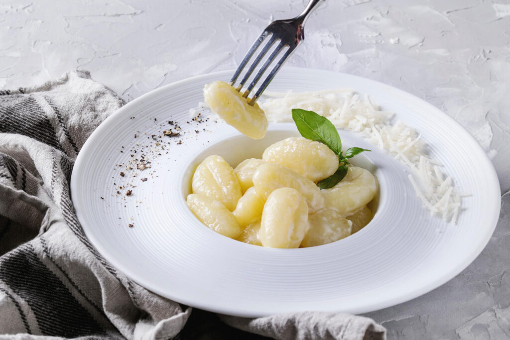 Cremige Kartoffel-Gnocchi in Sahne-Parmesan-Sauce – die nordisch-italienische Komfort-Pasta für Wintertage