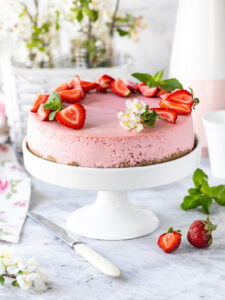 Erdbeer-Cheesecake in Rosa