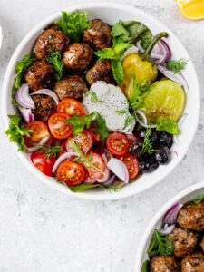 Griechische Keftedes mit Tzatziki