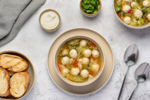 Hähnchen-Hackbällchen-Suppe