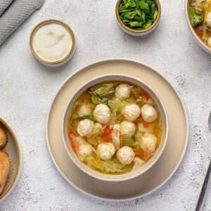 Hähnchen-Hackbällchen-Suppe