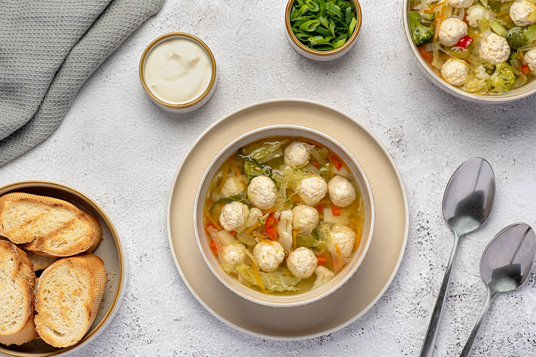Hähnchen-Hackbällchen-Suppe