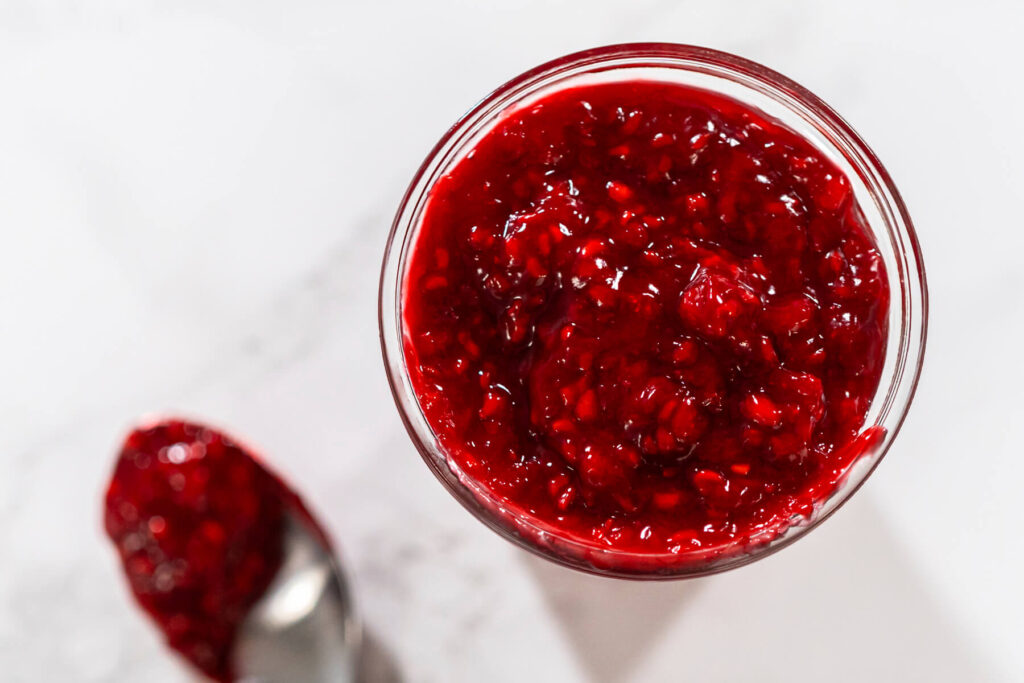 Himbeer-Tortenfüllung Rezept (Raspberry Cake Filling): Fruchtig-säuerliche Grundzutat für Torten, Cheesecakes und Cremes
