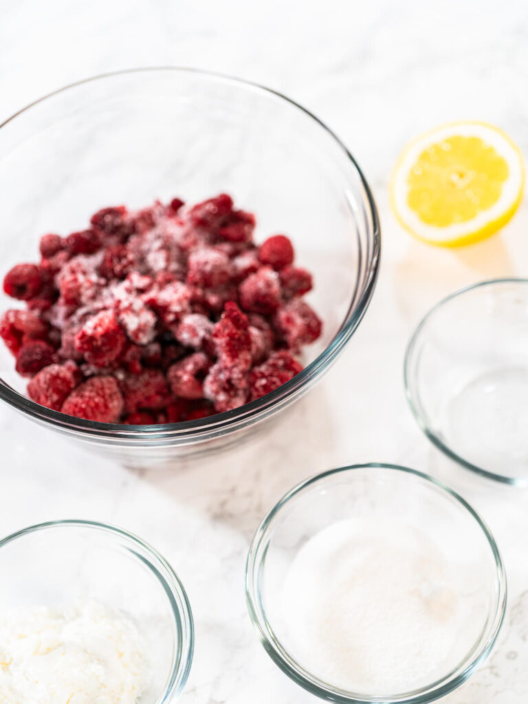 Himbeer-Tortenfüllung Rezept (Raspberry Cake Filling): Fruchtig-säuerliche Grundzutat für Torten, Cheesecakes und Cremes