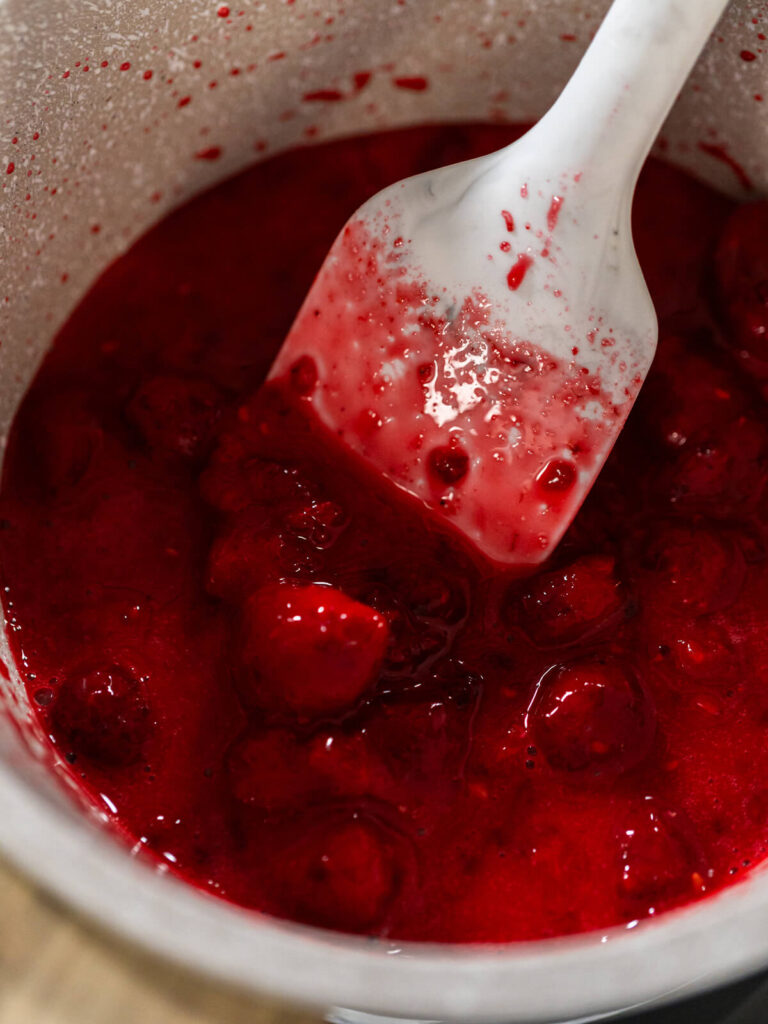 Himbeer-Tortenfüllung Rezept (Raspberry Cake Filling): Fruchtig-säuerliche Grundzutat für Torten, Cheesecakes und Cremes
