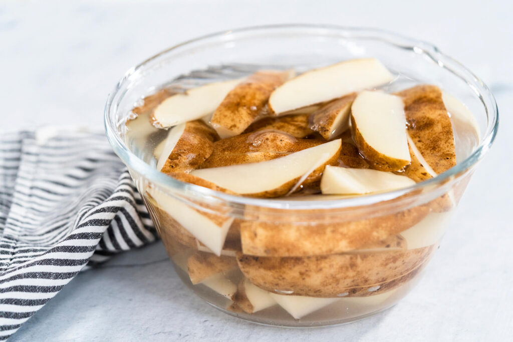 Kartoffel-Spalten aus dem Ofen mit Paprika und Knoblauch – die knusprigen Beilagen-Klassiker