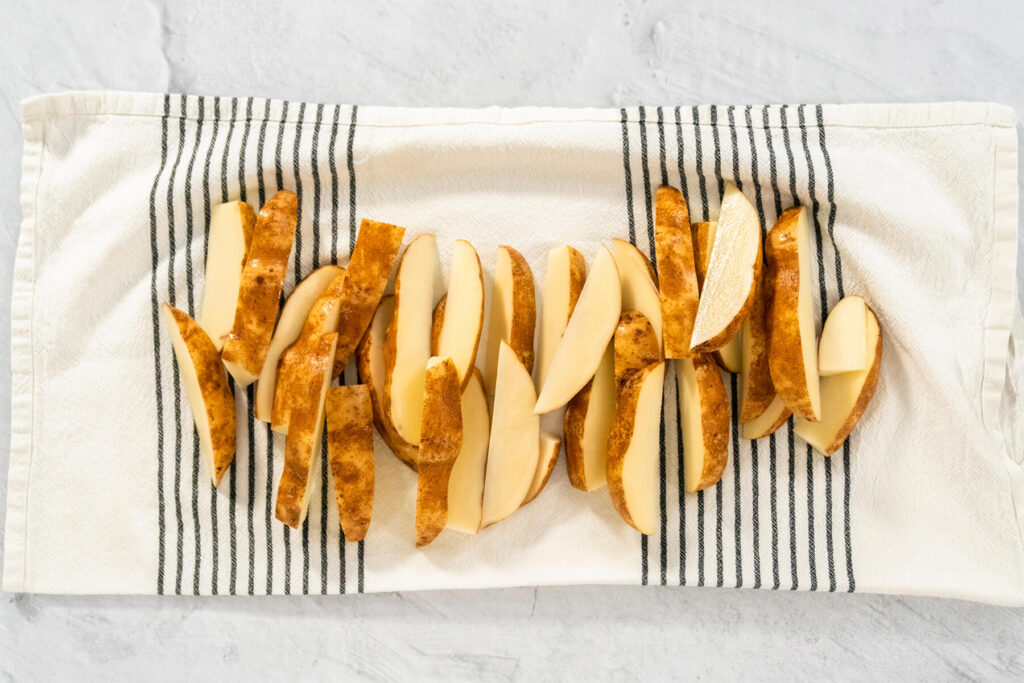 Kartoffel-Spalten aus dem Ofen mit Paprika und Knoblauch – die knusprigen Beilagen-Klassiker