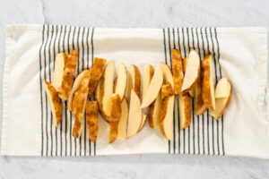 Kartoffel-Spalten aus dem Ofen mit Paprika und Knoblauch – die knusprigen Beilagen-Klassiker