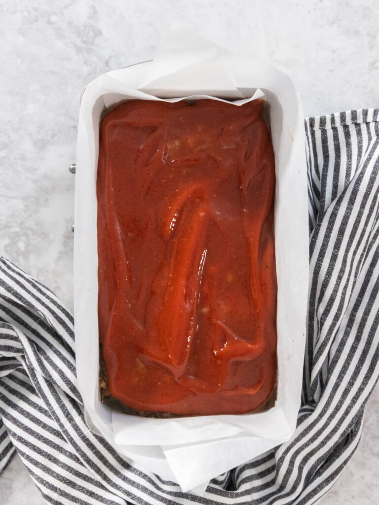 Klassischer Hackbraten mit süß-säuerlicher Tomaten-Senf-Glasur – die saftige Familien-Hauptmahlzeit aus dem Ofen