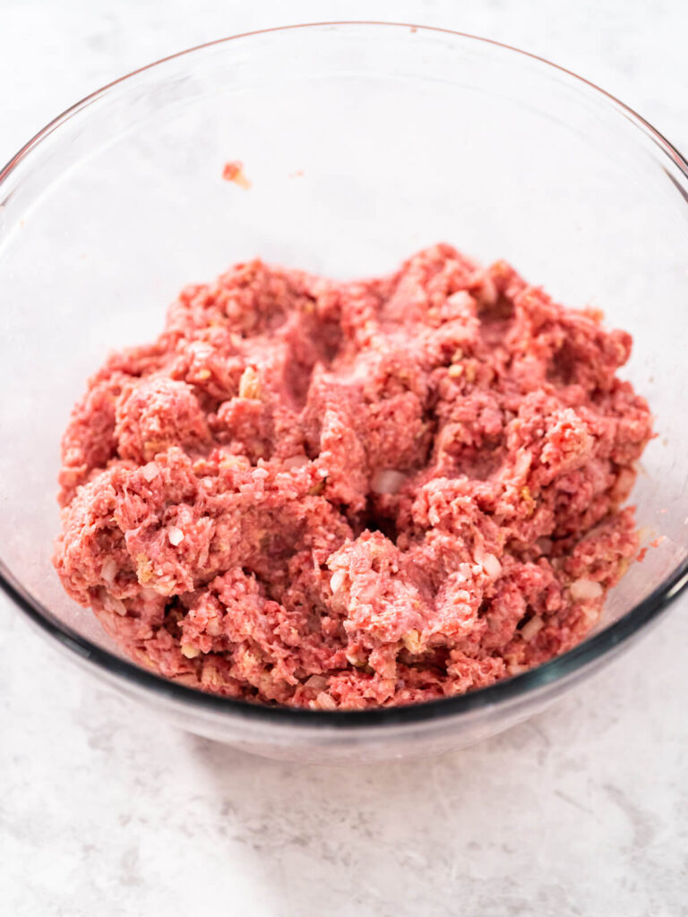 Klassischer Hackbraten mit süß-säuerlicher Tomaten-Senf-Glasur – die saftige Familien-Hauptmahlzeit aus dem Ofen