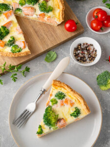 Lachs-Brokkoli-Quiche mit Sahne-Käse-Guss