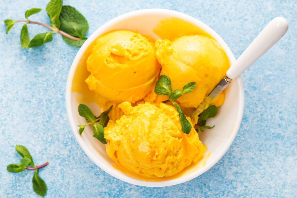 Mango-Sorbet aus drei Zutaten – das cremig-fruchtige Sommer-Sorbet ohne Eismaschine