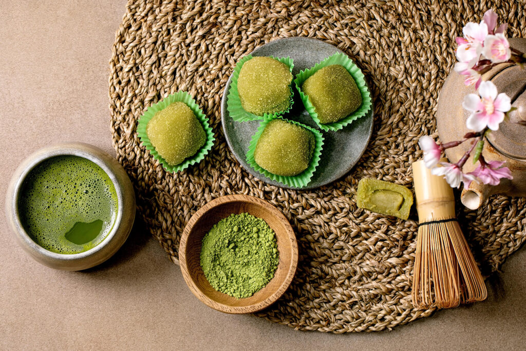 Matcha-Mochi – das japanische Süßreis-Dessert mit zeremoniellem Matcha-Tee