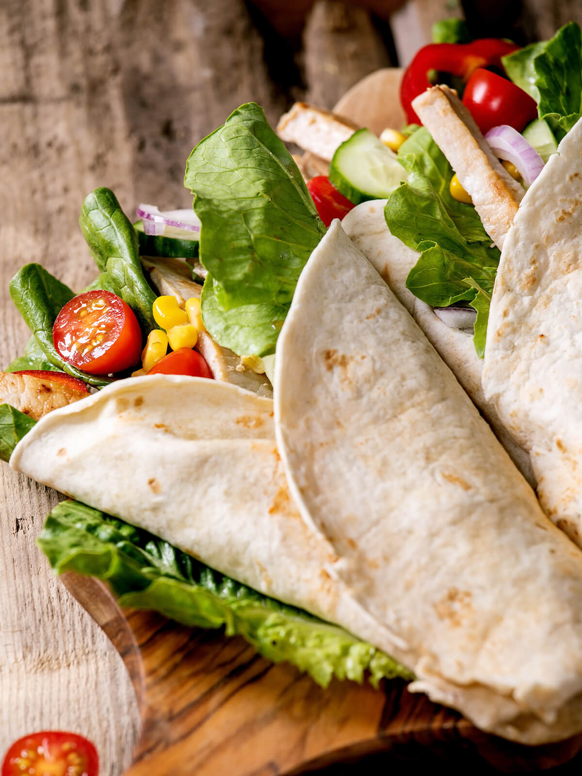 Mexikanischer Wrap mit Schweinefilet und Gemüse