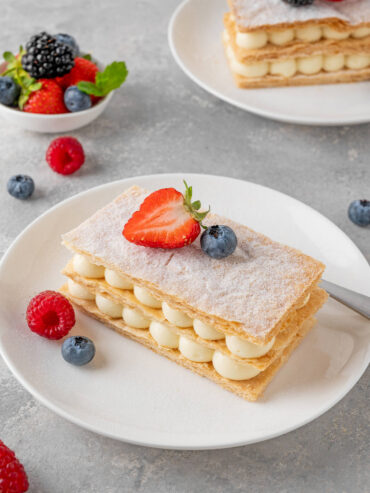 Mille-Feuille mit Vanillecreme und Erdbeeren
