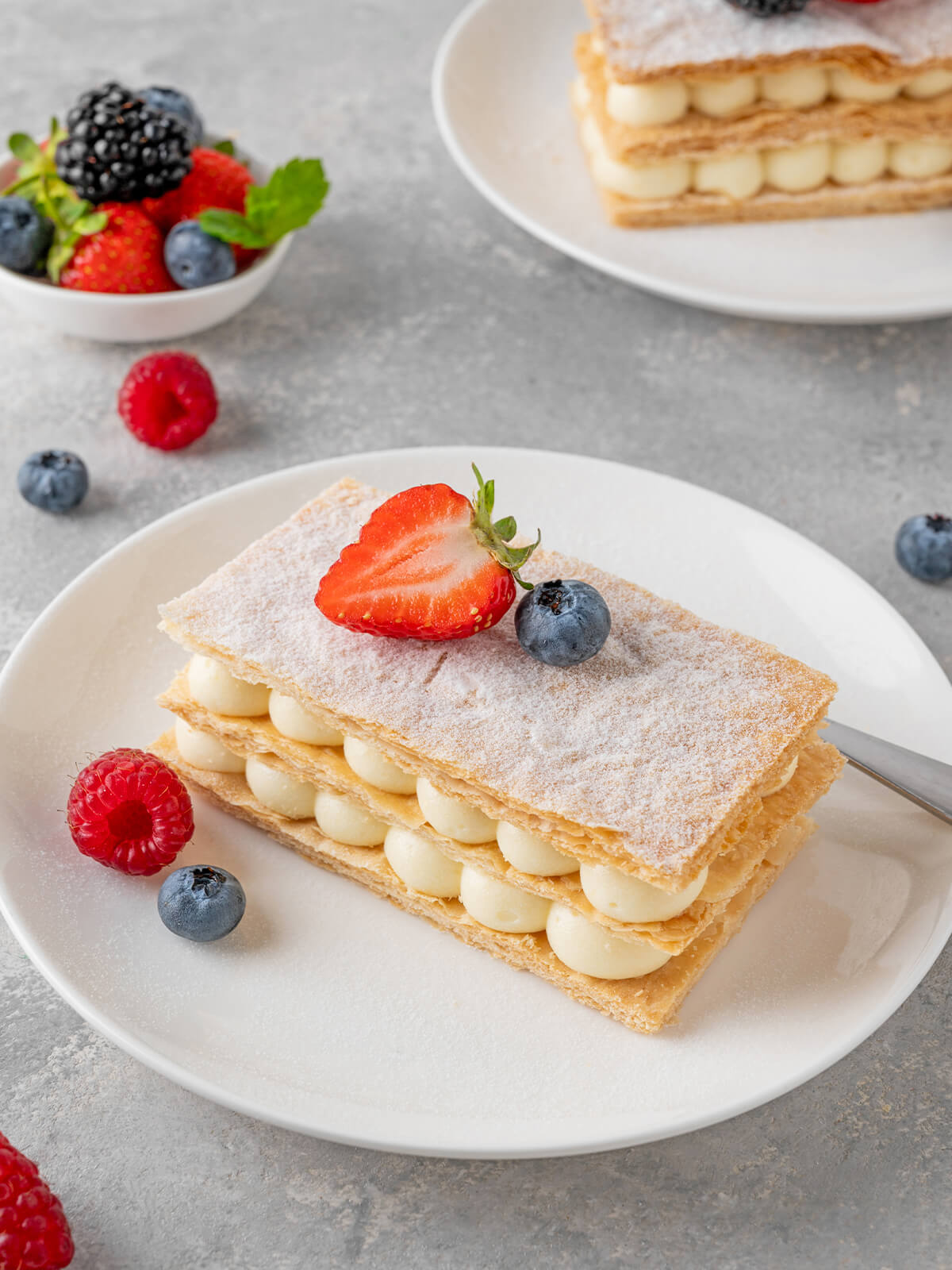 Mille-Feuille mit Vanillecreme und Erdbeeren