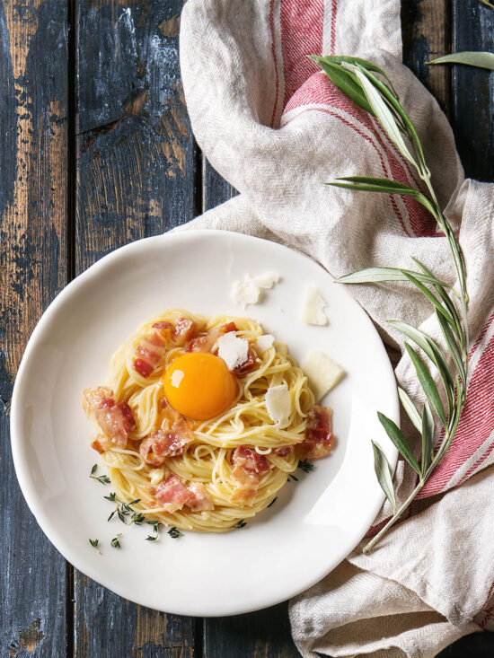 Pasta Carbonara mit Eigelb, Pancetta und Pecorino