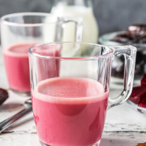 Rote-Bete-Latte pinkfarben
